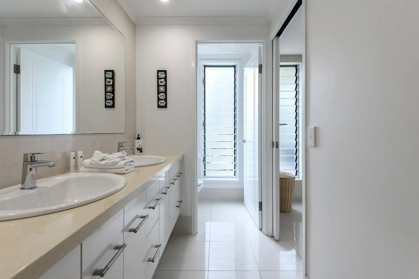 The Esplanade Escape - Your Ideal Beachfront Break Palm Cove Apartment