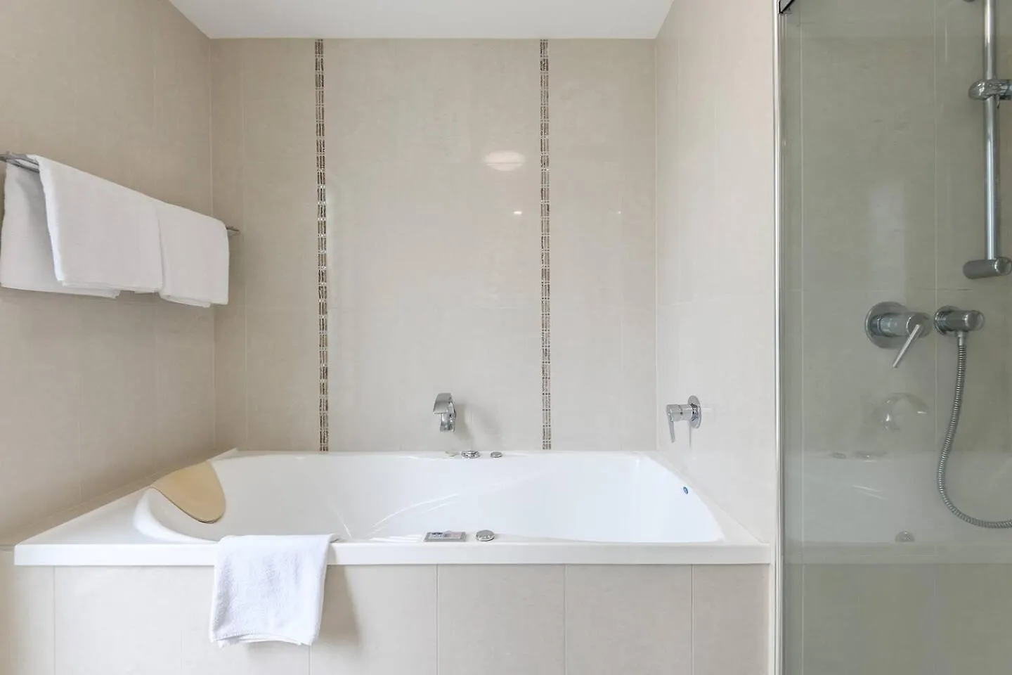 The Esplanade Escape - Your Ideal Beachfront Break Palm Cove Australia