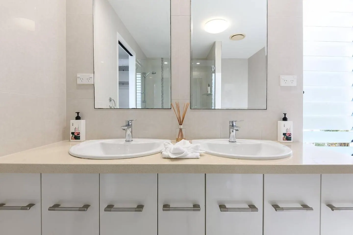 Apartment The Esplanade Escape - Your Ideal Beachfront Break Palm Cove