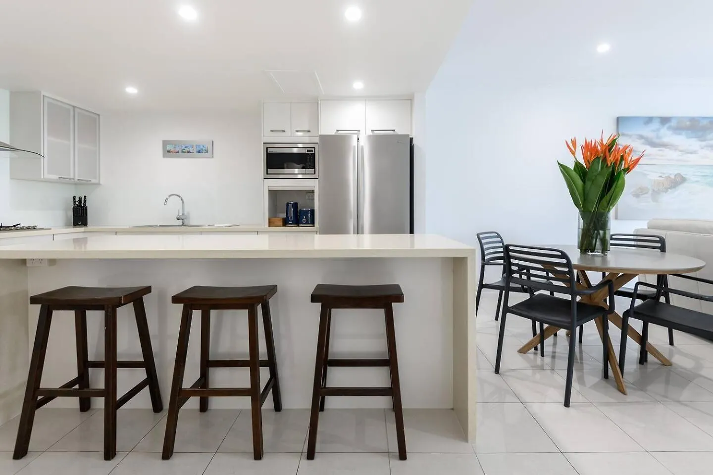 The Esplanade Escape - Your Ideal Beachfront Break Palm Cove Apartment