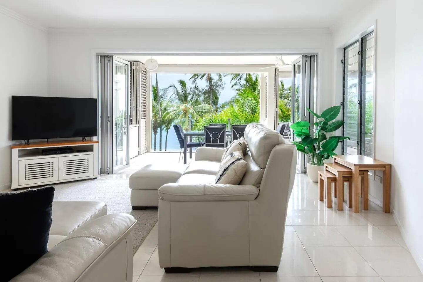 The Esplanade Escape - Your Ideal Beachfront Break بالم كوف 0*,  أستراليا