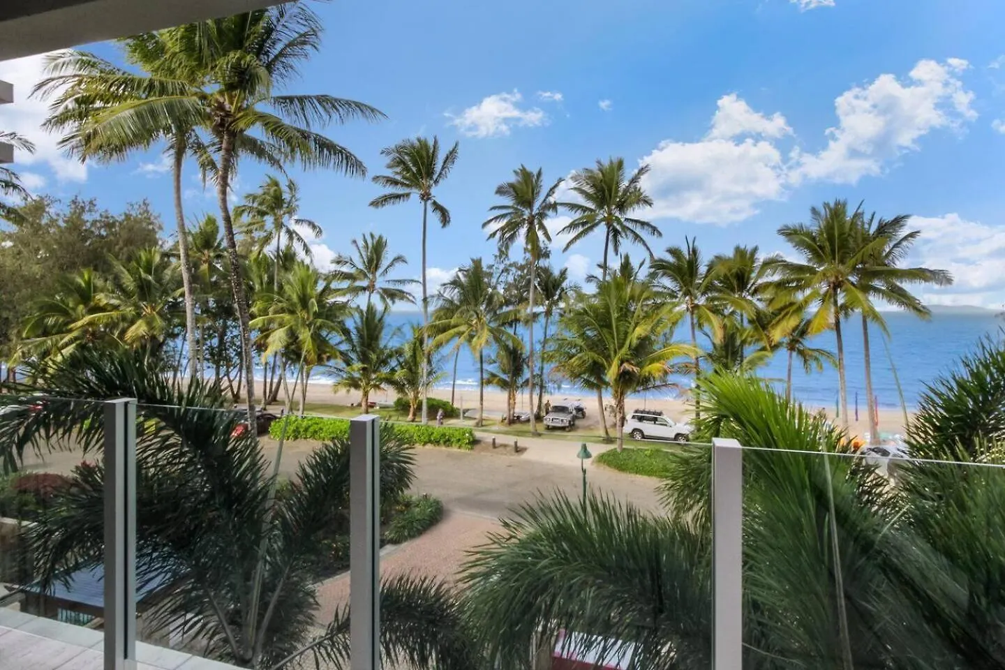 The Esplanade Escape - Your Ideal Beachfront Break Palm Cove