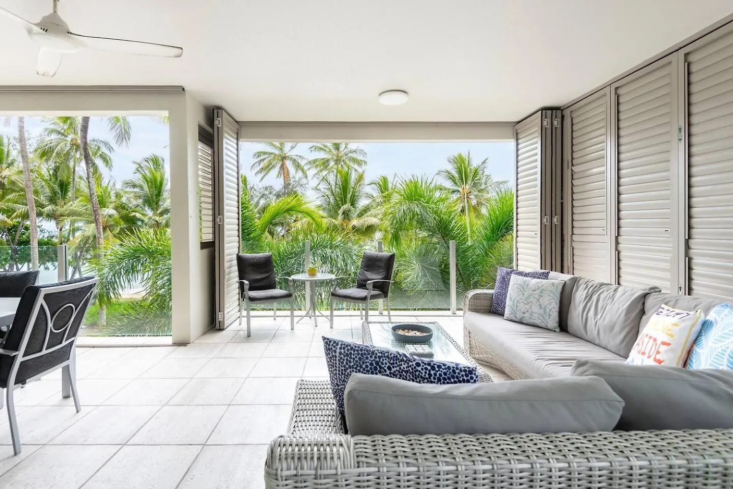 Apartment The Esplanade Escape - Your Ideal Beachfront Break Palm Cove