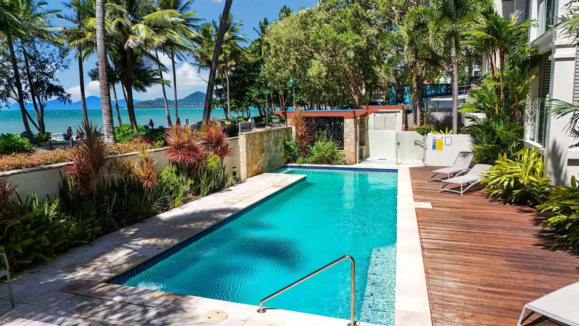 The Esplanade Escape - Your Ideal Beachfront Break بالم كوف 0*,  أستراليا