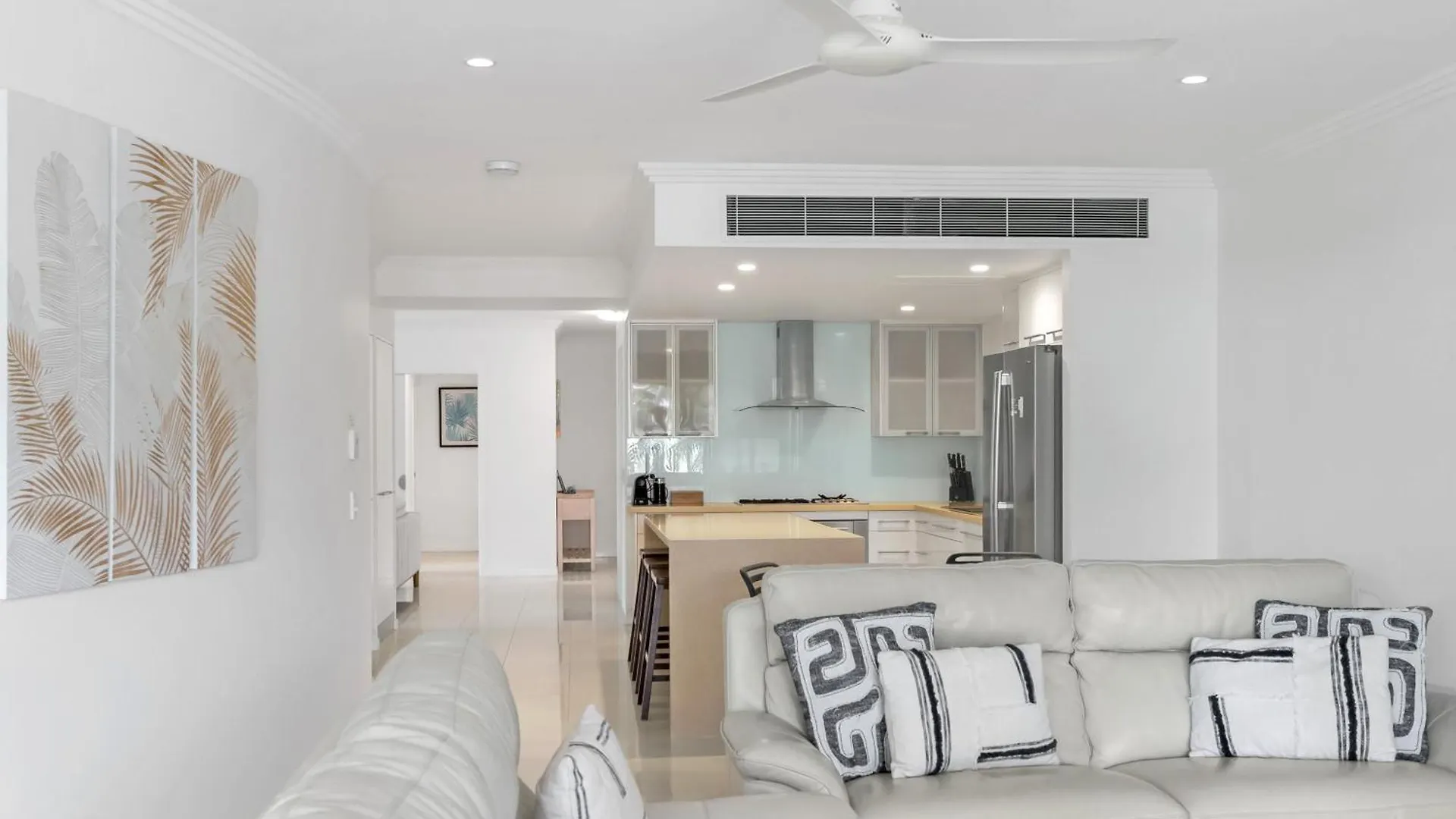 The Esplanade Escape - Your Ideal Beachfront Break بالم كوف