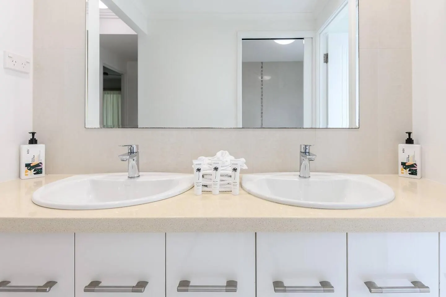The Esplanade Escape - Your Ideal Beachfront Break Palm Cove