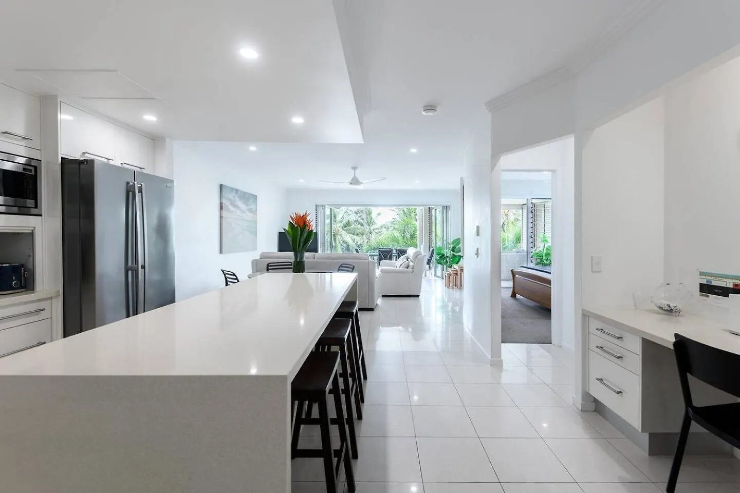 The Esplanade Escape - Your Ideal Beachfront Break Palm Cove